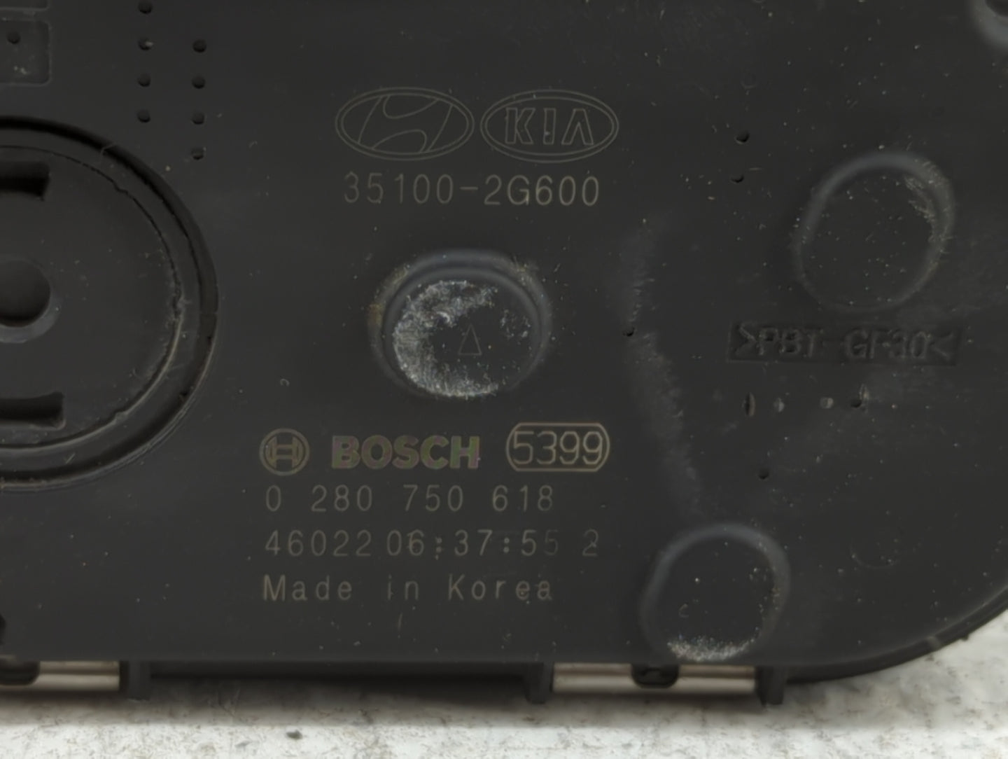 2016-2019 Kia Sorento Throttle Body P/N:0 280 750 618 35100-2G600 Fits Fits 2015 2016 2017 2018 2019 OEM Used Auto Parts - O