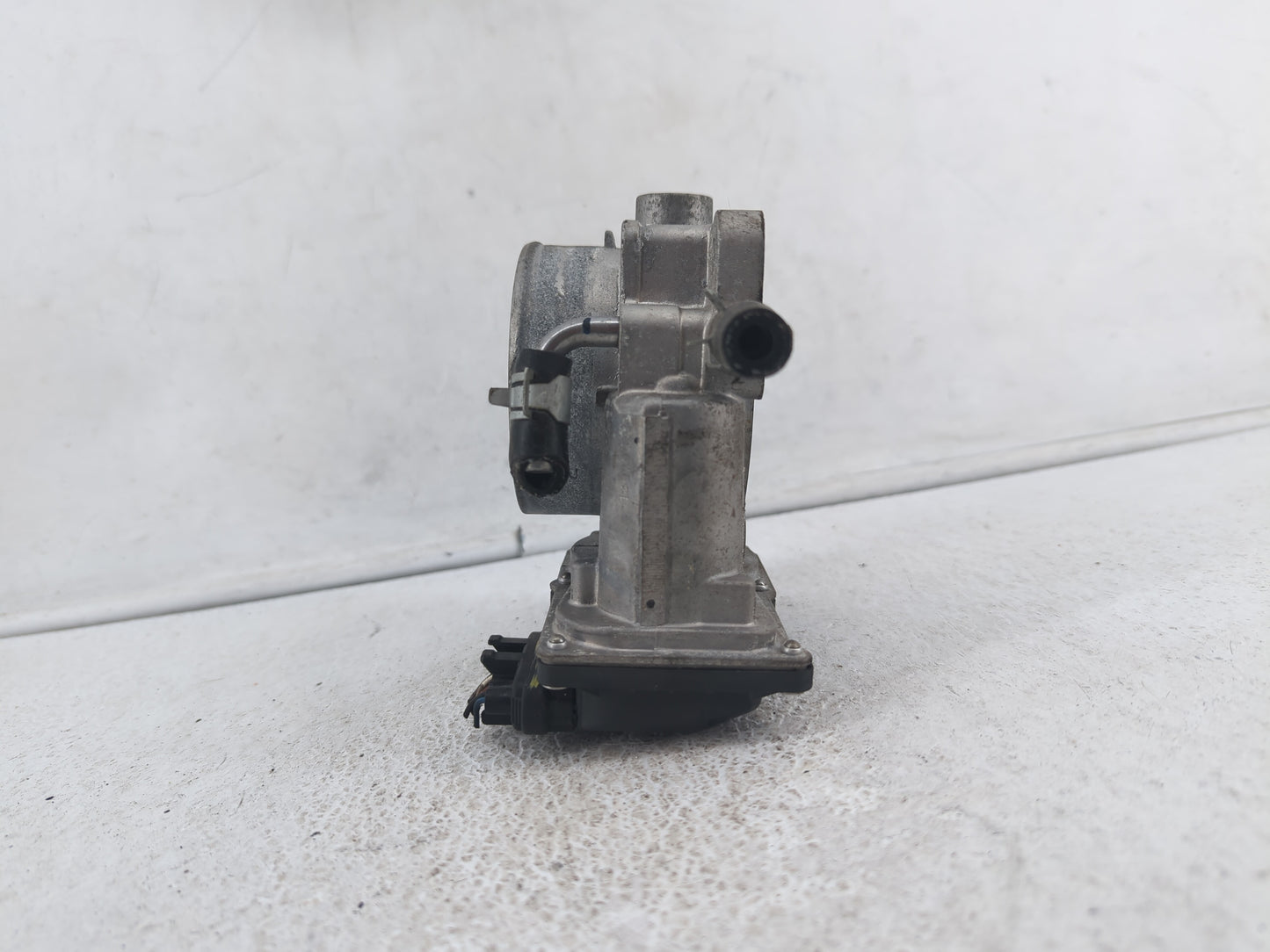 2014-2018 Kia Sorento Throttle Body P/N:35100-3CAA0 Fits Fits 2012 2013 2014 2015 2016 2017 2018 OEM Used Auto Parts - Oemus