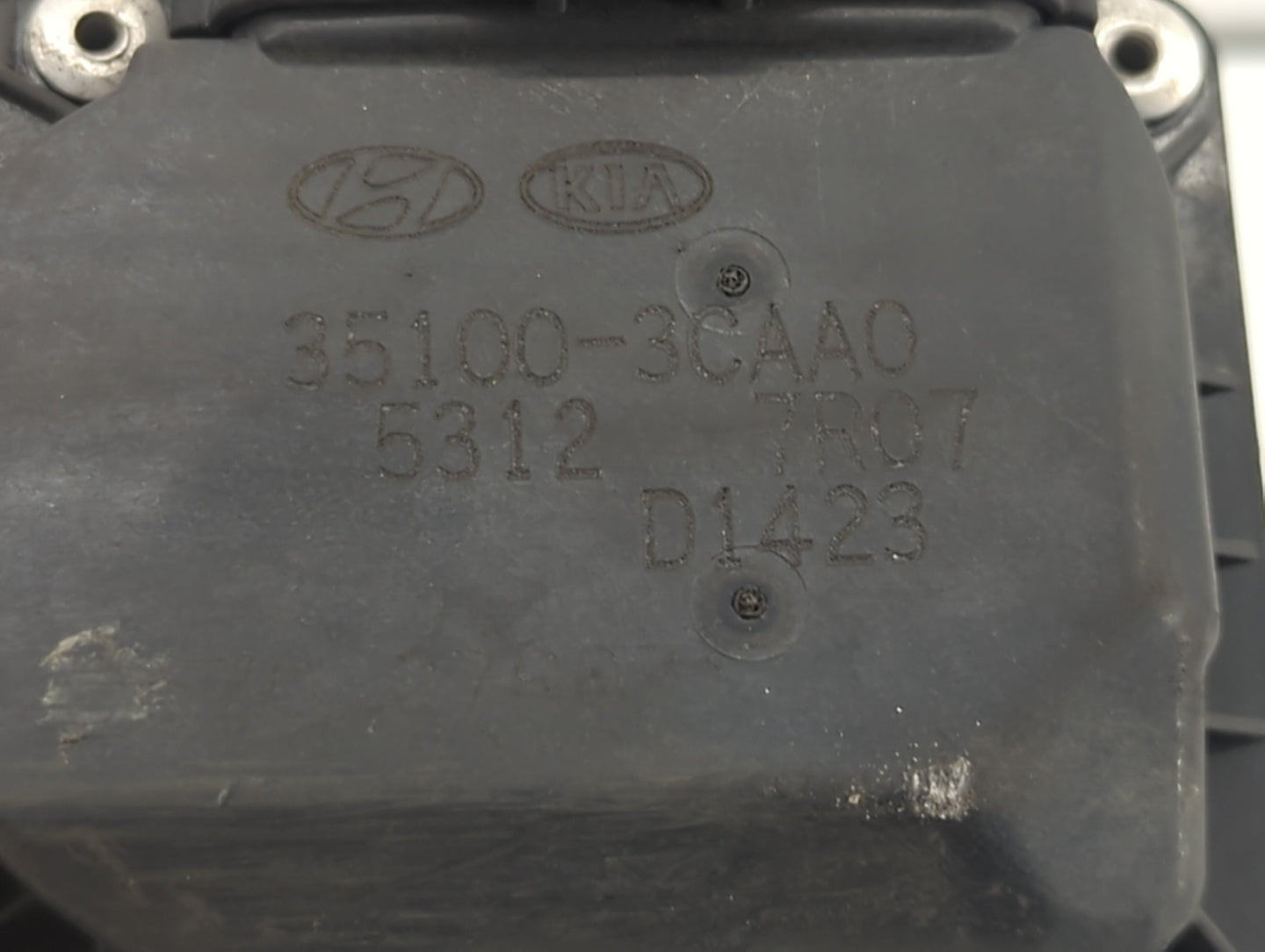 2014-2018 Kia Sorento Throttle Body P/N:35100-3CAA0 Fits Fits 2012 2013 2014 2015 2016 2017 2018 OEM Used Auto Parts - Oemus