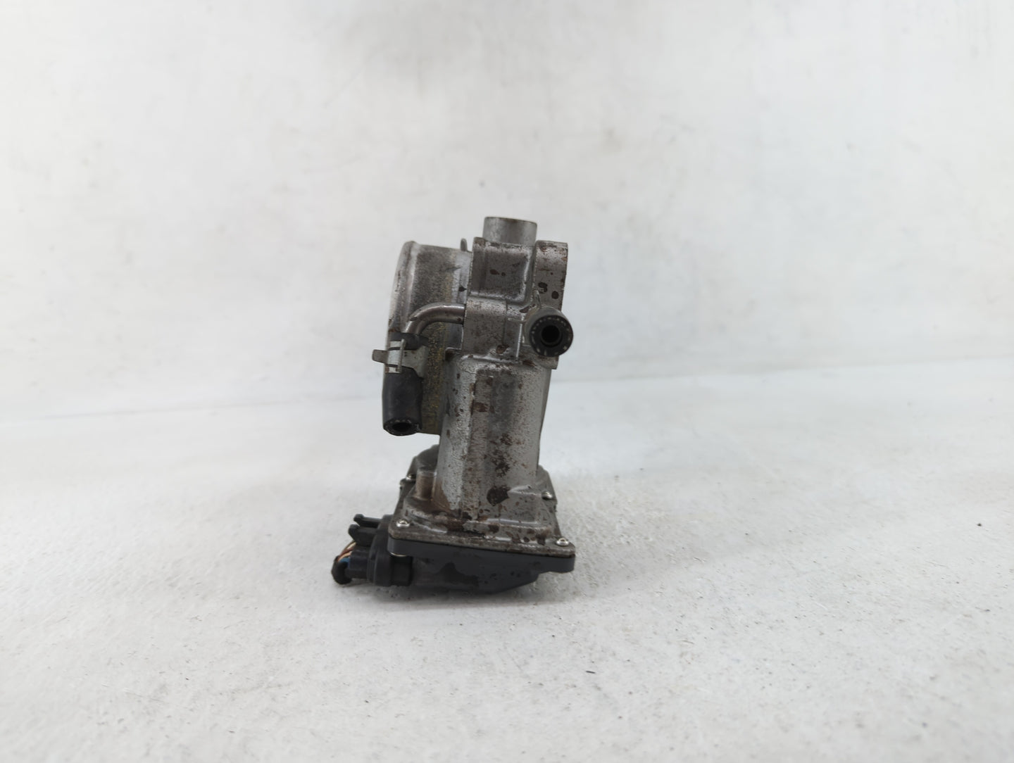 2014-2018 Kia Sorento Throttle Body P/N:35100-3CAA0 Fits Fits 2012 2013 2014 2015 2016 2017 2018 OEM Used Auto Parts - Oemus