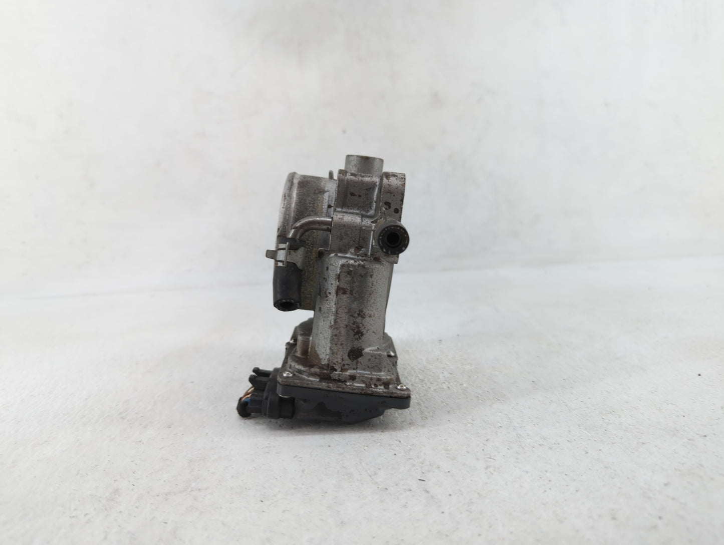 2014-2018 Kia Sorento Throttle Body P/N:35100-3CAA0 Fits Fits 2012 2013 2014 2015 2016 2017 2018 OEM Used Auto Parts - Oemus
