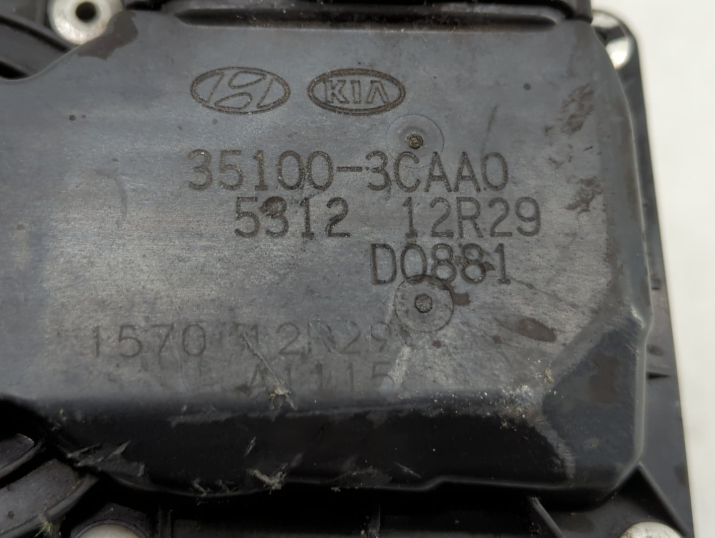 2014-2018 Kia Sorento Throttle Body P/N:35100-3CAA0 Fits Fits 2012 2013 2014 2015 2016 2017 2018 OEM Used Auto Parts - Oemus