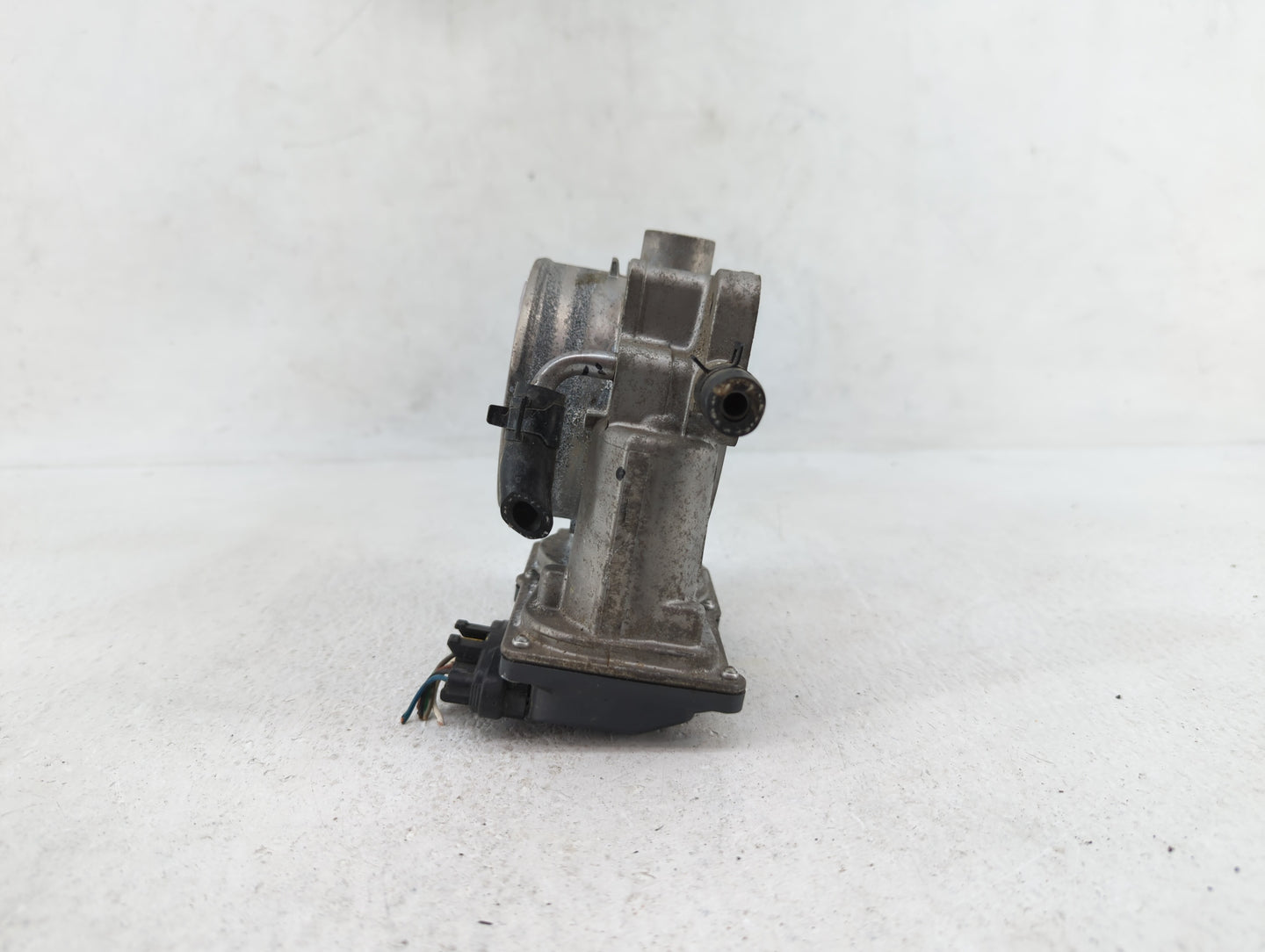 2014-2018 Kia Sorento Throttle Body P/N:35100-3CAA0 Fits Fits 2012 2013 2014 2015 2016 2017 2018 OEM Used Auto Parts - Oemus