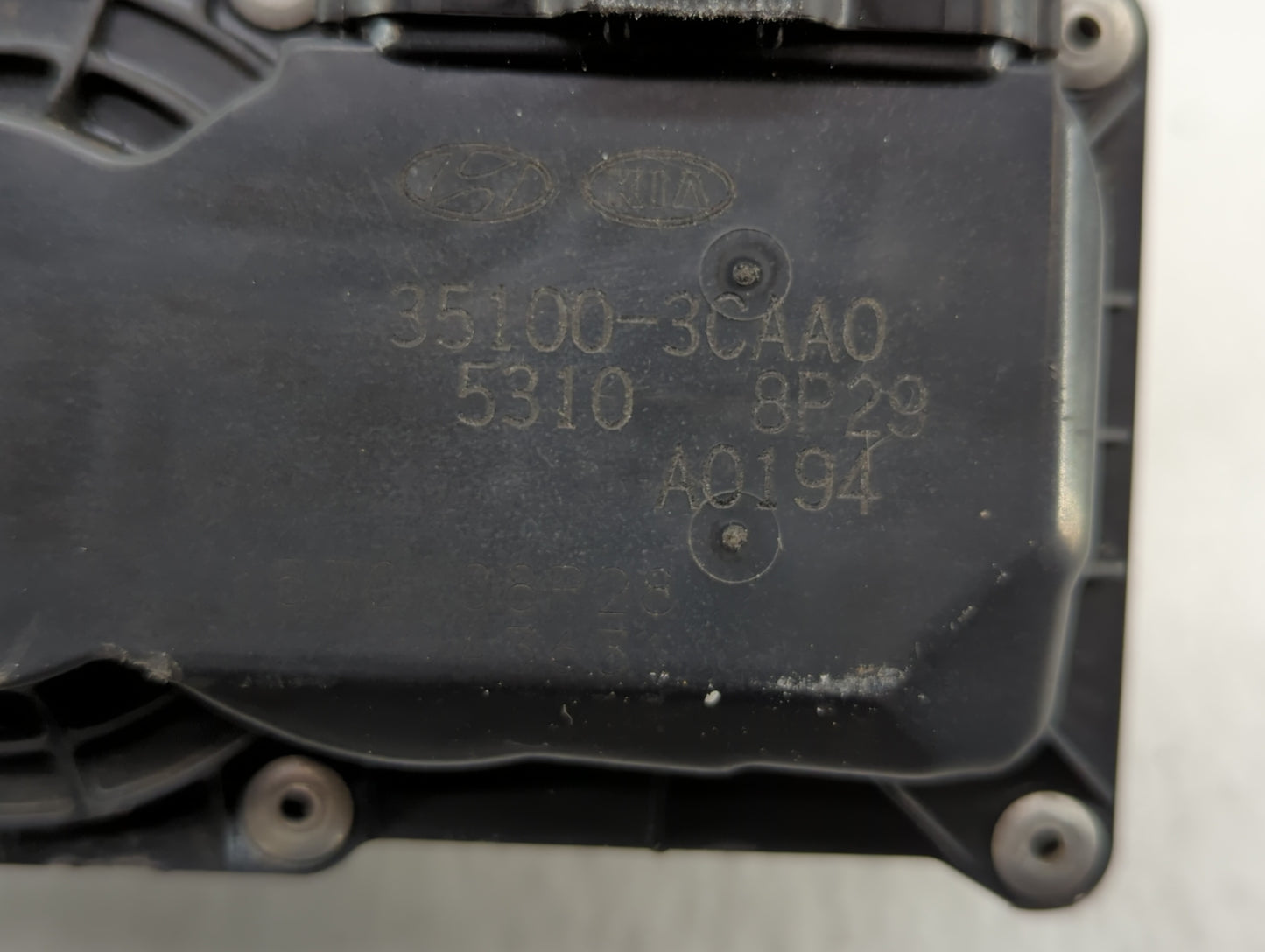 2014-2018 Kia Sorento Throttle Body P/N:35100-3CAA0 Fits Fits 2012 2013 2014 2015 2016 2017 2018 OEM Used Auto Parts - Oemus
