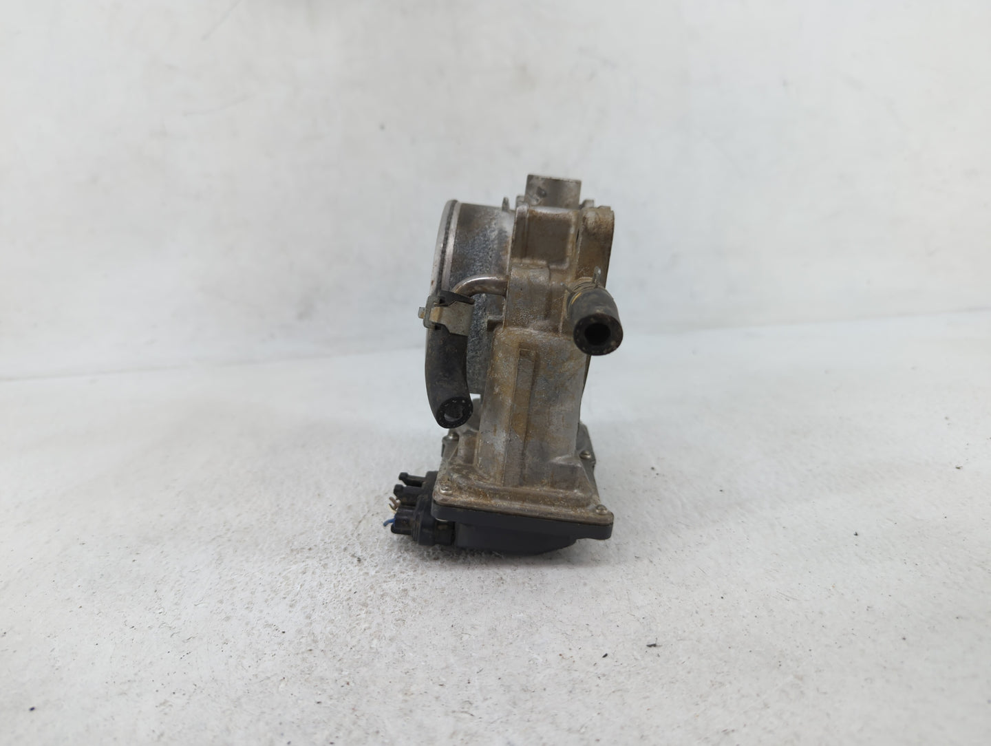 2014-2018 Kia Sorento Throttle Body P/N:35100-3CAA0 Fits Fits 2012 2013 2014 2015 2016 2017 2018 OEM Used Auto Parts - Oemus