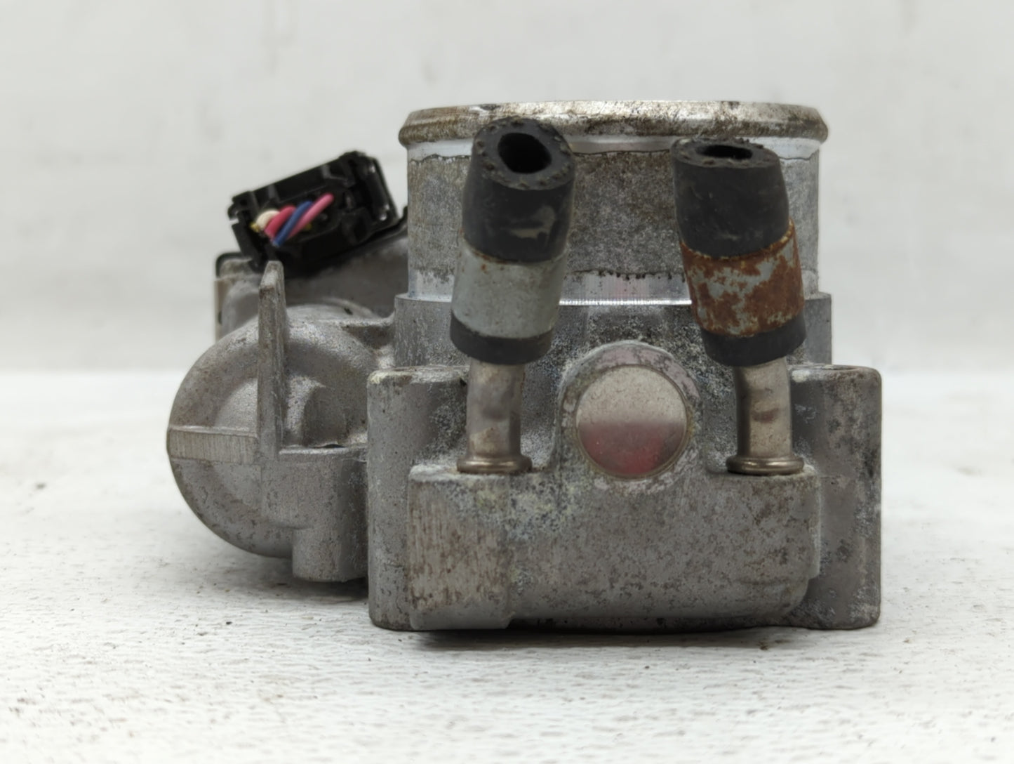 2016-2018 Kia Sorento Throttle Body P/N:35100-2G610 Fits Fits 2015 2016 2017 2018 2019 2020 2021 OEM Used Auto Parts - Oemus