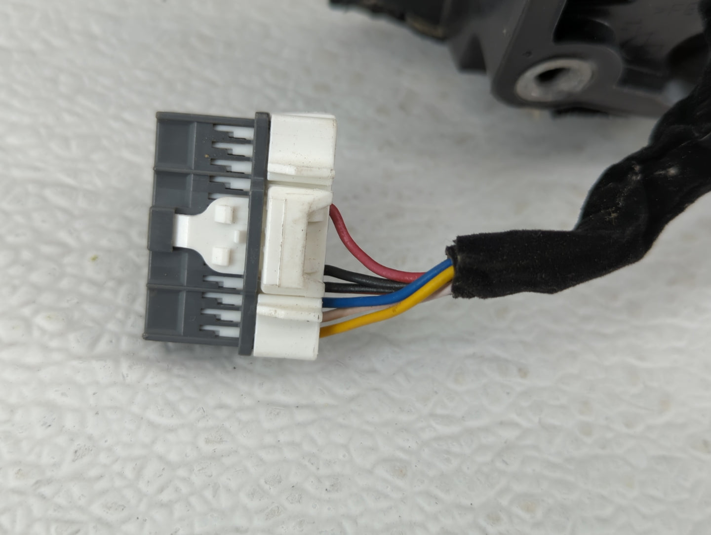 2016-2020 Kia Sorento Driver Side View Mirror - Left Door Mirror OEM Used - Oemusedautoparts1.com