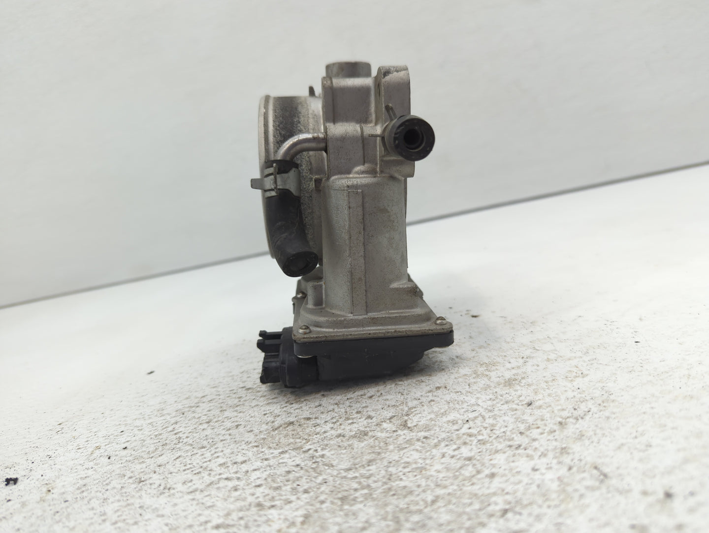 2014-2018 Kia Sorento Throttle Body P/N:35100-3CAA0 Fits Fits 2012 2013 2014 2015 2016 2017 2018 OEM Used Auto Parts - Oemus