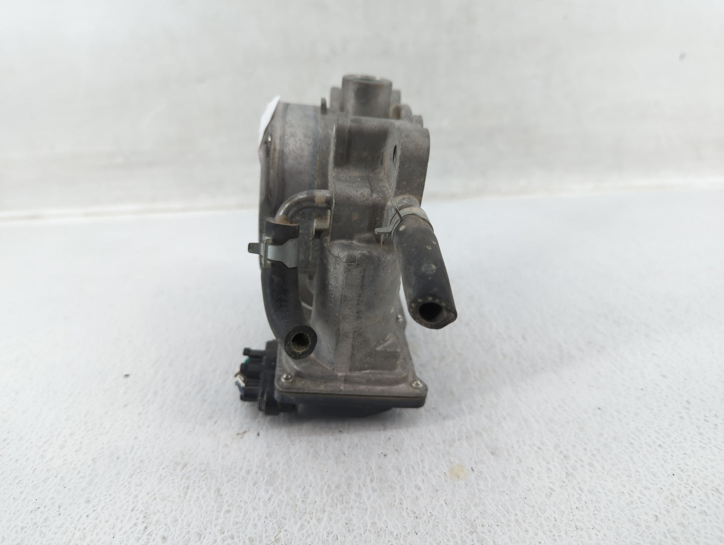 2014-2018 Kia Sorento Throttle Body P/N:35100-3CAA0 Fits Fits 2012 2013 2014 2015 2016 2017 2018 OEM Used Auto Parts - Oemus
