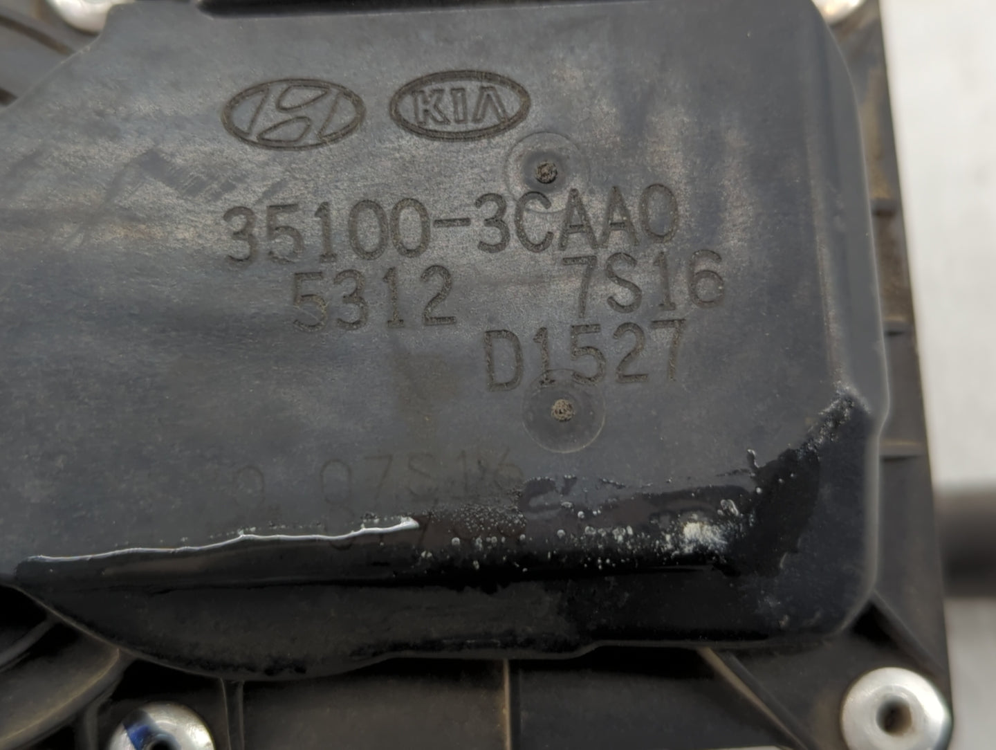 2014-2018 Kia Sorento Throttle Body P/N:35100-3CAA0 Fits Fits 2012 2013 2014 2015 2016 2017 2018 OEM Used Auto Parts - Oemus