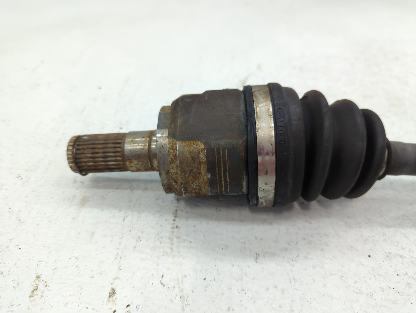 2016-2018 Kia Sorento Axle Shaft Front Driver Cv C/v - Oemusedautoparts1.com
