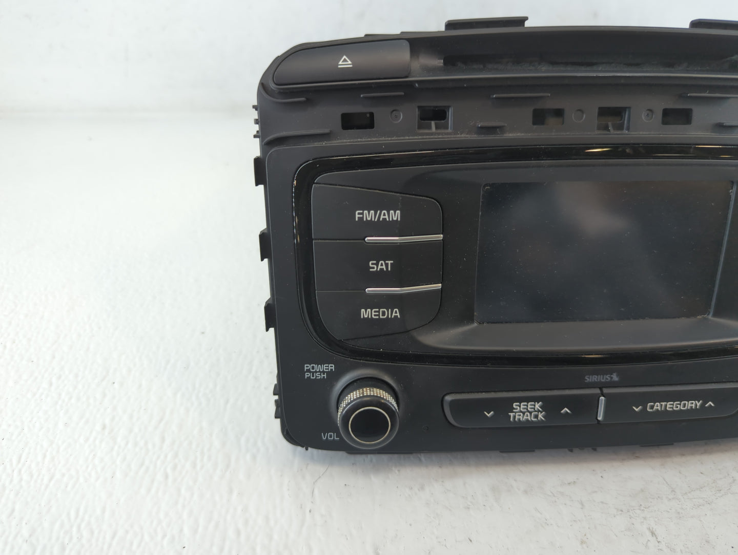 2016-2018 Kia Sorento Am Fm Cd Player Radio Receiver - Oemusedautoparts1.com