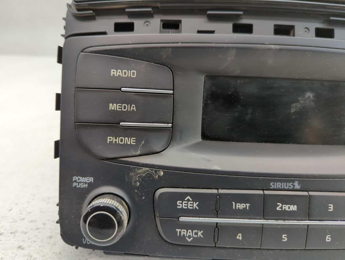 2016-2018 Kia Sorento Am Fm Cd Player Radio Receiver - Oemusedautoparts1.com