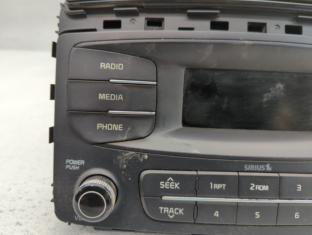 2016-2018 Kia Sorento Am Fm Cd Player Radio Receiver 717131 - Oemusedautoparts1.com