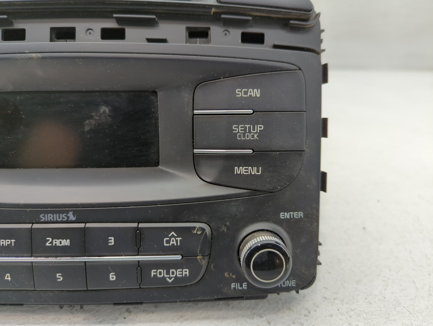 2016-2018 Kia Sorento Am Fm Cd Player Radio Receiver - Oemusedautoparts1.com