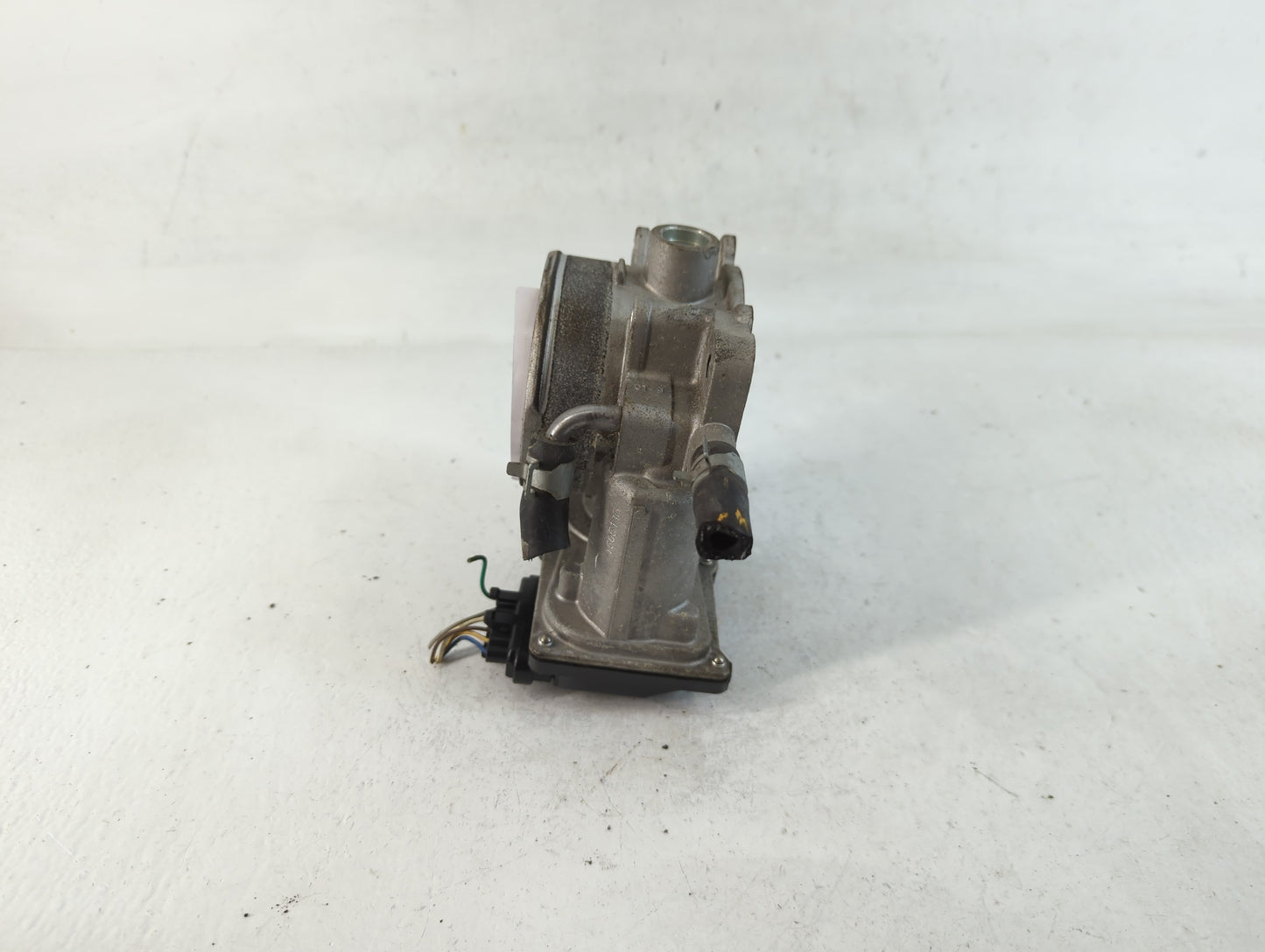 2014-2018 Kia Sorento Throttle Body P/N:35100-3CAA0 Fits Fits 2012 2013 2014 2015 2016 2017 2018 OEM Used Auto Parts - Oemus