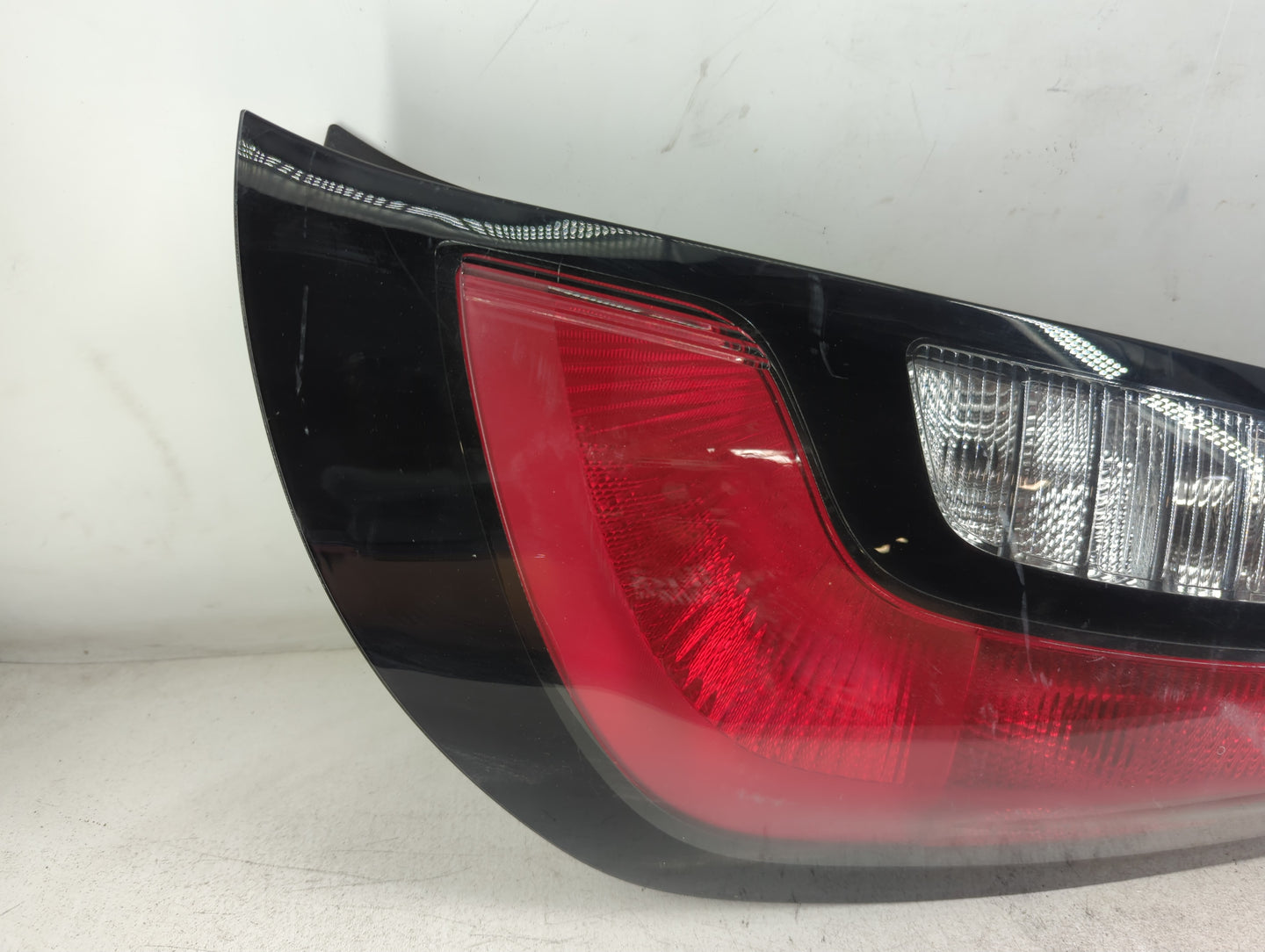 2015-2019 Kia Soul Tail Light Assembly Driver Left OEM P/N:12V27W Fits Fits 2015 2016 2017 2018 2019 OEM Used Auto Parts - O