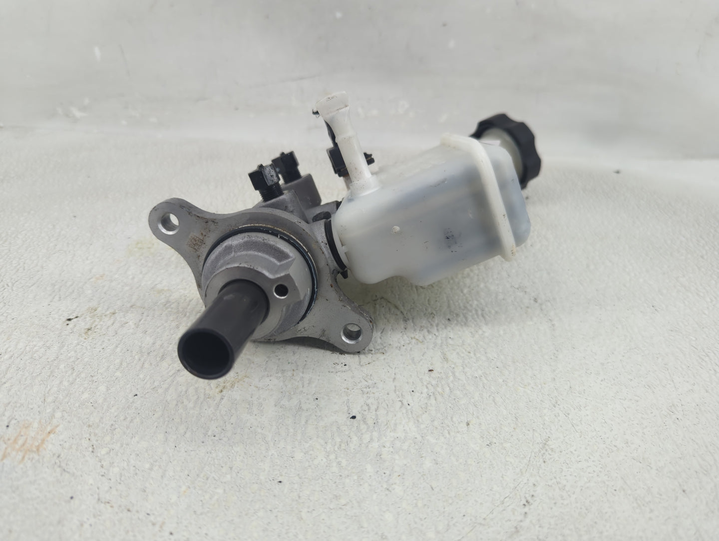2014-2016 Kia Soul Brake Master Cylinder - Oemusedautoparts1.com