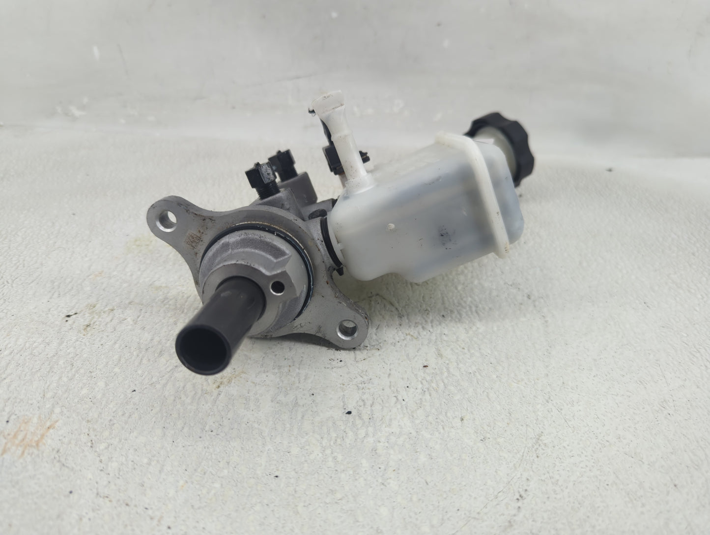 2014-2016 Kia Soul Brake Master Cylinder - Oemusedautoparts1.com