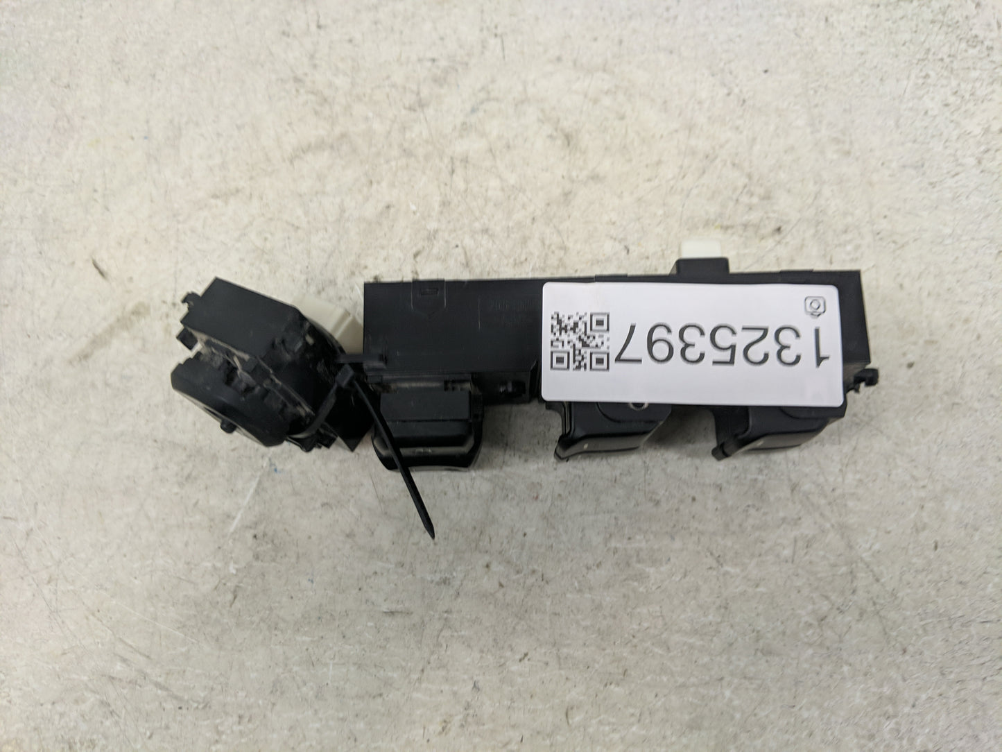 2014-2016 Kia Soul Master Power Window Switch Replacement Driver Side Left P/N:93570-2K010 Fits Fits 2014 2015 2016 OEM Used