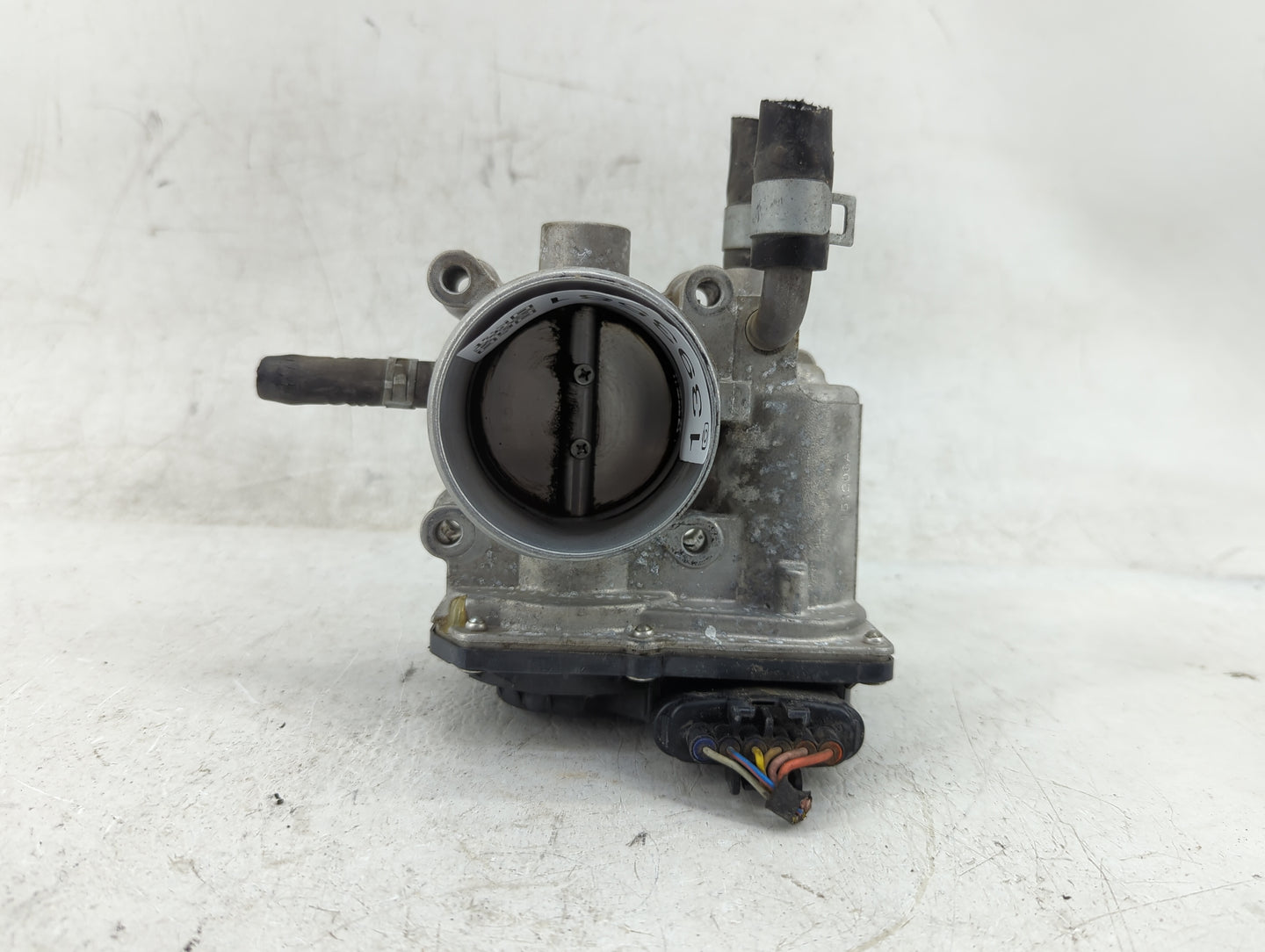 2012-2019 Kia Soul Throttle Body P/N:35100-2B300 Fits Fits 2012 2013 2014 2015 2016 2017 2018 2019 OEM Used Auto Parts - Oem