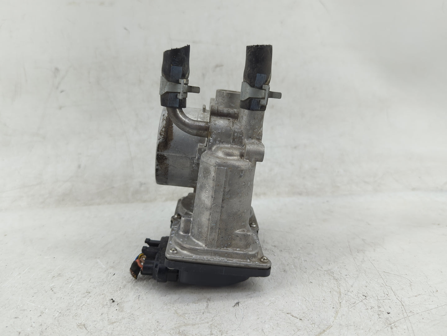 2012-2019 Kia Soul Throttle Body P/N:35100-2B300 Fits Fits 2012 2013 2014 2015 2016 2017 2018 2019 OEM Used Auto Parts - Oem