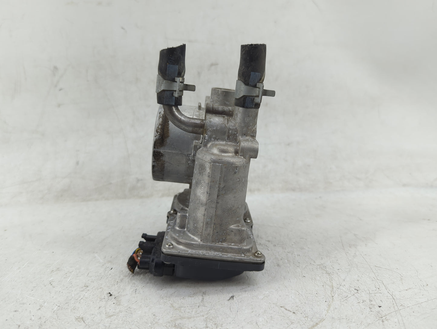 2012-2019 Kia Soul Throttle Body P/N:35100-2B300 Fits Fits 2012 2013 2014 2015 2016 2017 2018 2019 OEM Used Auto Parts - Oem