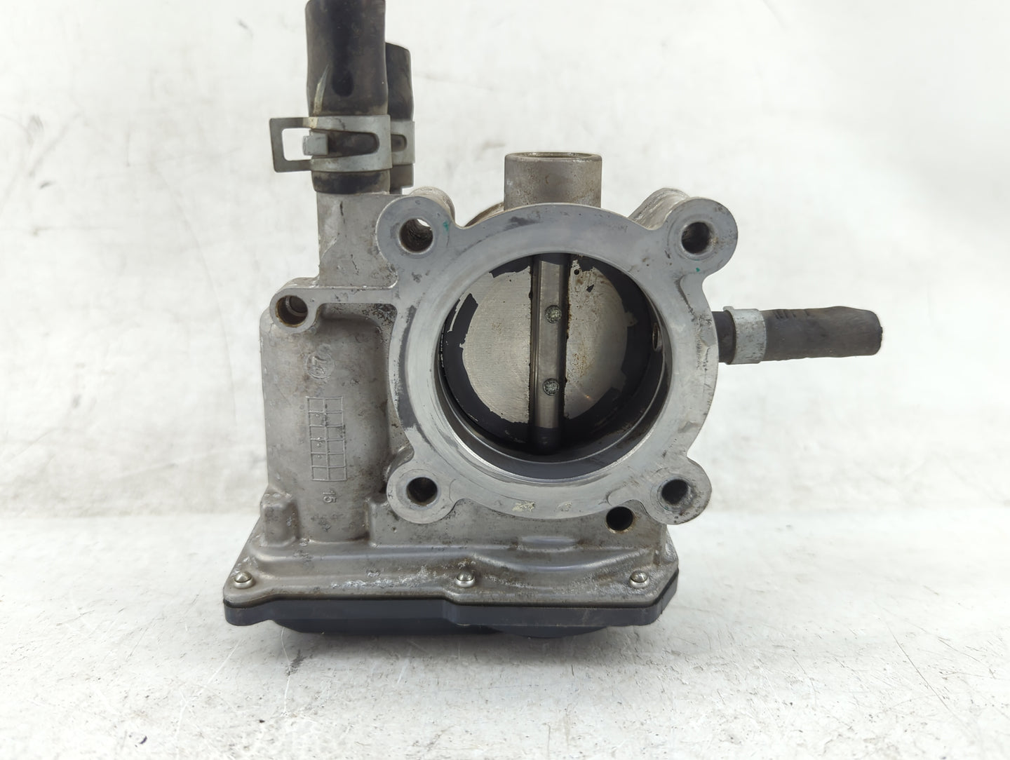 2012-2019 Kia Soul Throttle Body P/N:35100-2B300 Fits Fits 2012 2013 2014 2015 2016 2017 2018 2019 OEM Used Auto Parts - Oem