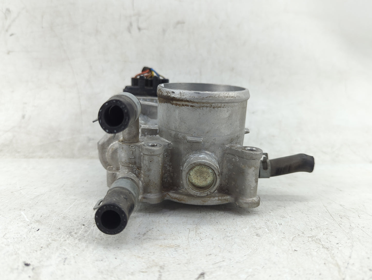 2012-2019 Kia Soul Throttle Body P/N:35100-2B300 Fits Fits 2012 2013 2014 2015 2016 2017 2018 2019 OEM Used Auto Parts - Oem