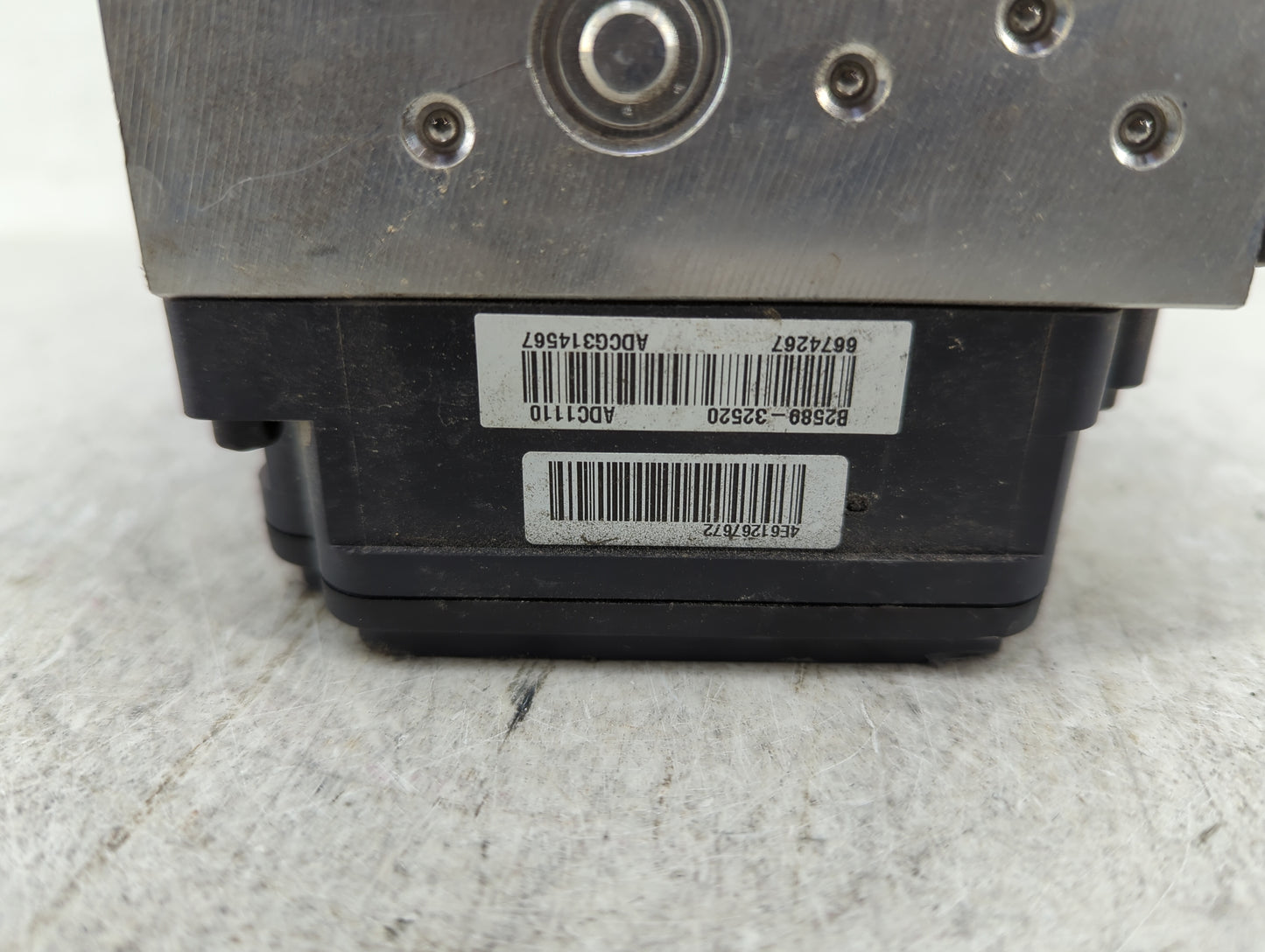 2016 Kia Soul ABS Pump Control Module Replacement P/N:58900-B2720 B2589-32520 Fits OEM Used Auto Parts - Oemusedautoparts1.c
