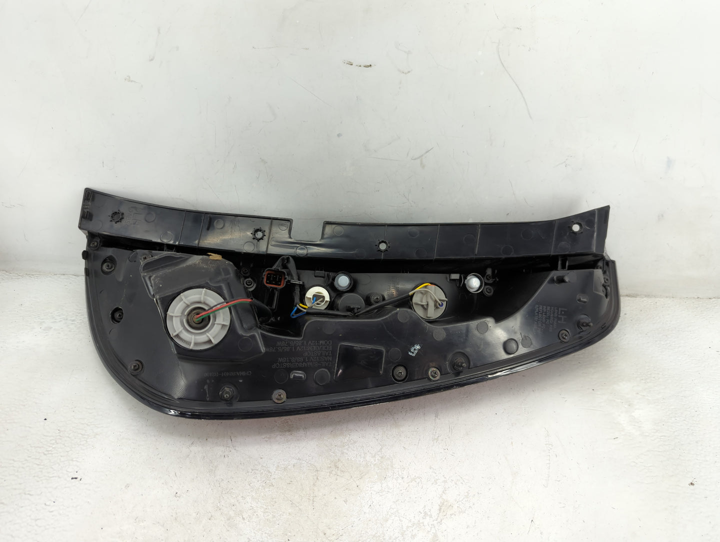 2014-2019 Kia Soul Tail Light Assembly Driver Left OEM P/N:92401-B2130 Fits Fits 2014 2015 2016 2017 2018 2019 OEM Used Auto