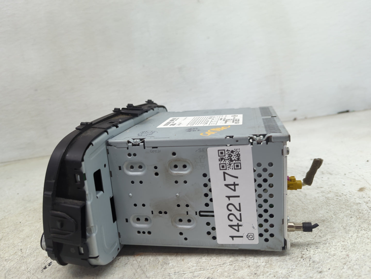 2015-2016 Kia Soul Radio AM FM Cd Player Receiver Replacement P/N:96170-B2090CA 96180-B2200CA Fits Fits 2015 2016 OEM Used A