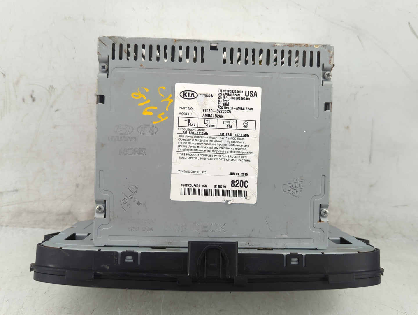 2015-2016 Kia Soul Radio AM FM Cd Player Receiver Replacement P/N:96180-B2200CA Fits Fits 2015 2016 OEM Used Auto Parts - Oe
