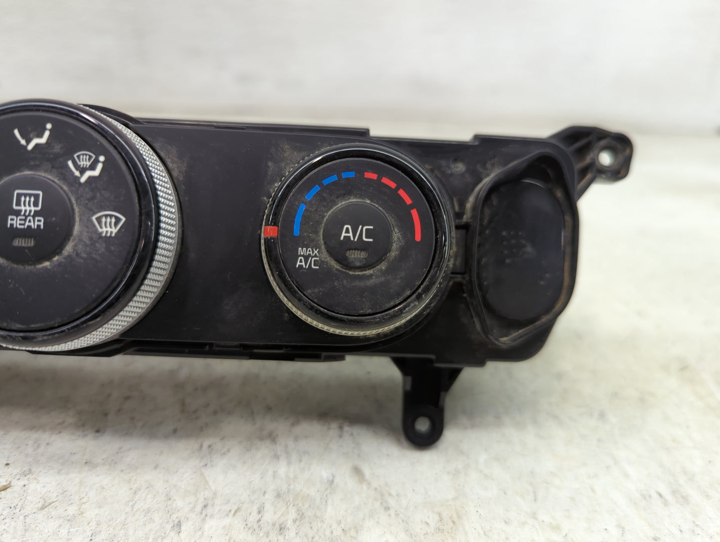 2014-2016 Kia Soul Climate Control Module Temperature AC/Heater Replacement Fits Fits 2014 2015 2016 OEM Used Auto Parts - O