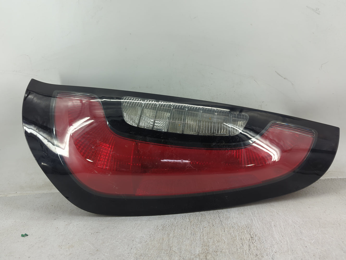 2014-2019 Kia Soul Tail Light Assembly Passenger Right OEM P/N:92402-B2 Fits Fits 2014 2015 2016 2017 2018 2019 OEM Used Aut