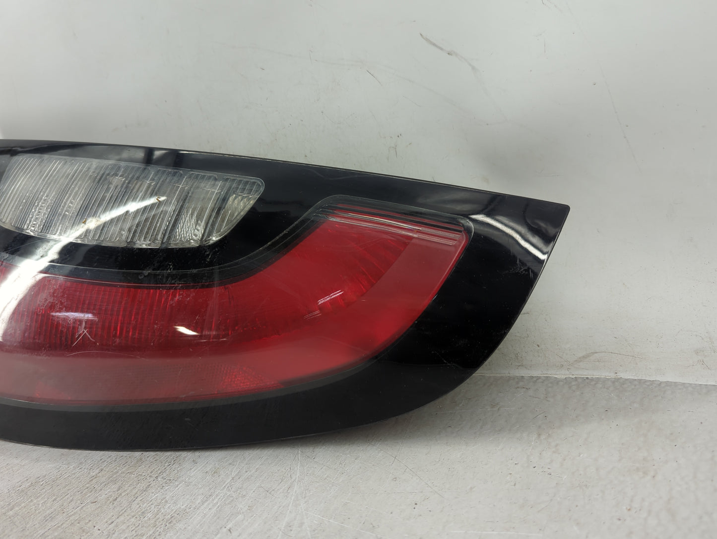 2014-2019 Kia Soul Tail Light Assembly Passenger Right OEM P/N:92402-B2 Fits Fits 2014 2015 2016 2017 2018 2019 OEM Used Aut