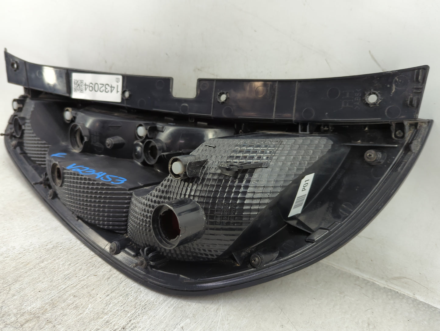 2014-2019 Kia Soul Tail Light Assembly Passenger Right OEM P/N:92402-B2 Fits Fits 2014 2015 2016 2017 2018 2019 OEM Used Aut
