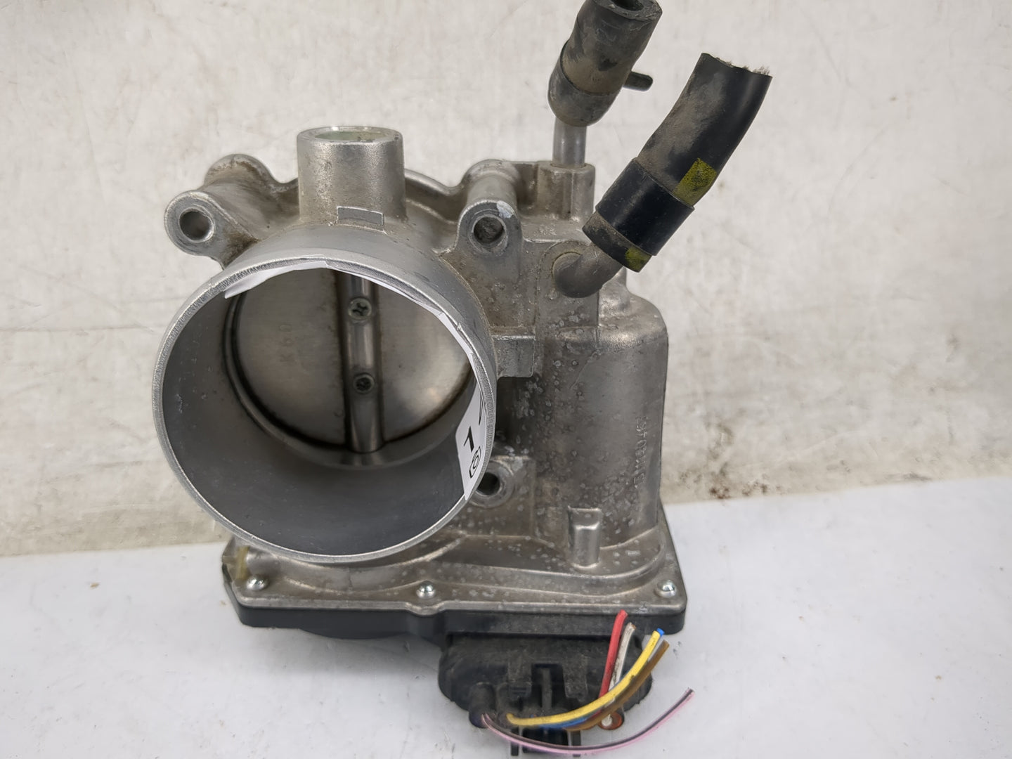 2012-2019 Kia Soul Throttle Body P/N:35100-2B300 Fits Fits 2012 2013 2014 2015 2016 2017 2018 2019 OEM Used Auto Parts - Oem