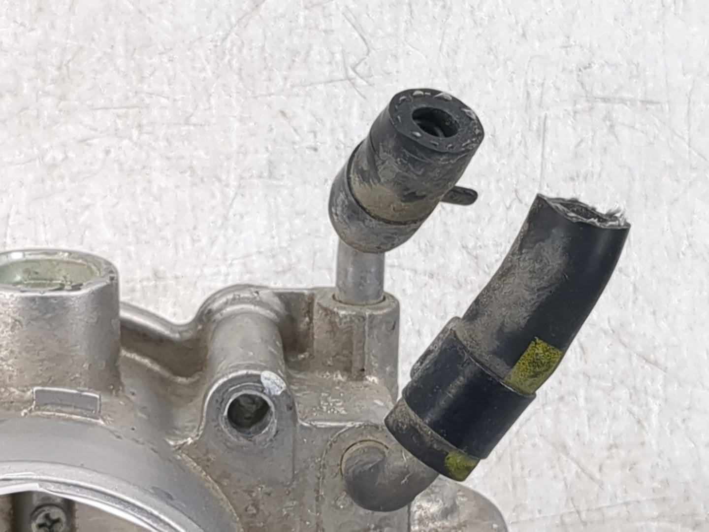2012-2019 Kia Soul Throttle Body P/N:35100-2B300 Fits Fits 2012 2013 2014 2015 2016 2017 2018 2019 OEM Used Auto Parts - Oem
