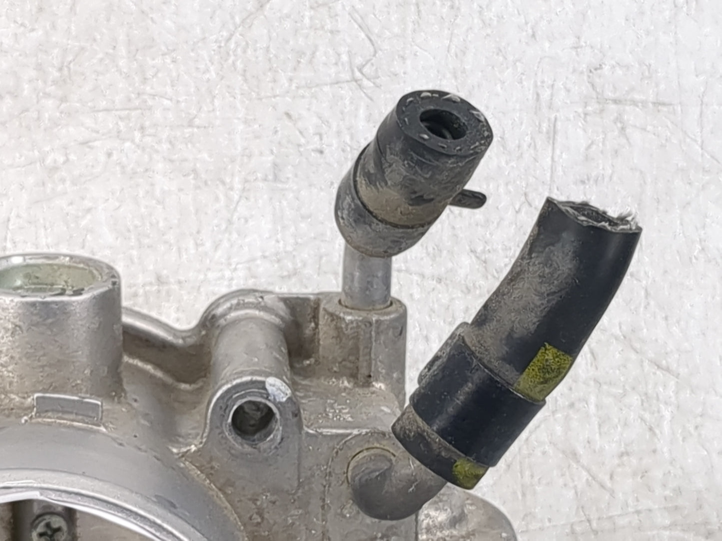 2012-2019 Kia Soul Throttle Body P/N:35100-2B300 Fits Fits 2012 2013 2014 2015 2016 2017 2018 2019 OEM Used Auto Parts - Oem