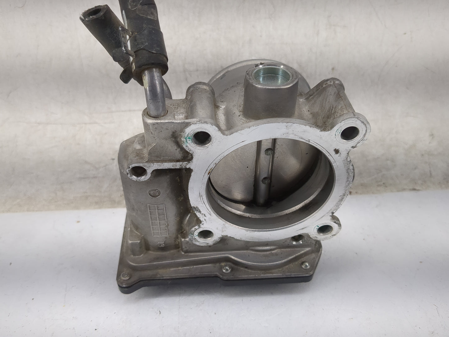 2012-2019 Kia Soul Throttle Body P/N:35100-2B300 Fits Fits 2012 2013 2014 2015 2016 2017 2018 2019 OEM Used Auto Parts - Oem
