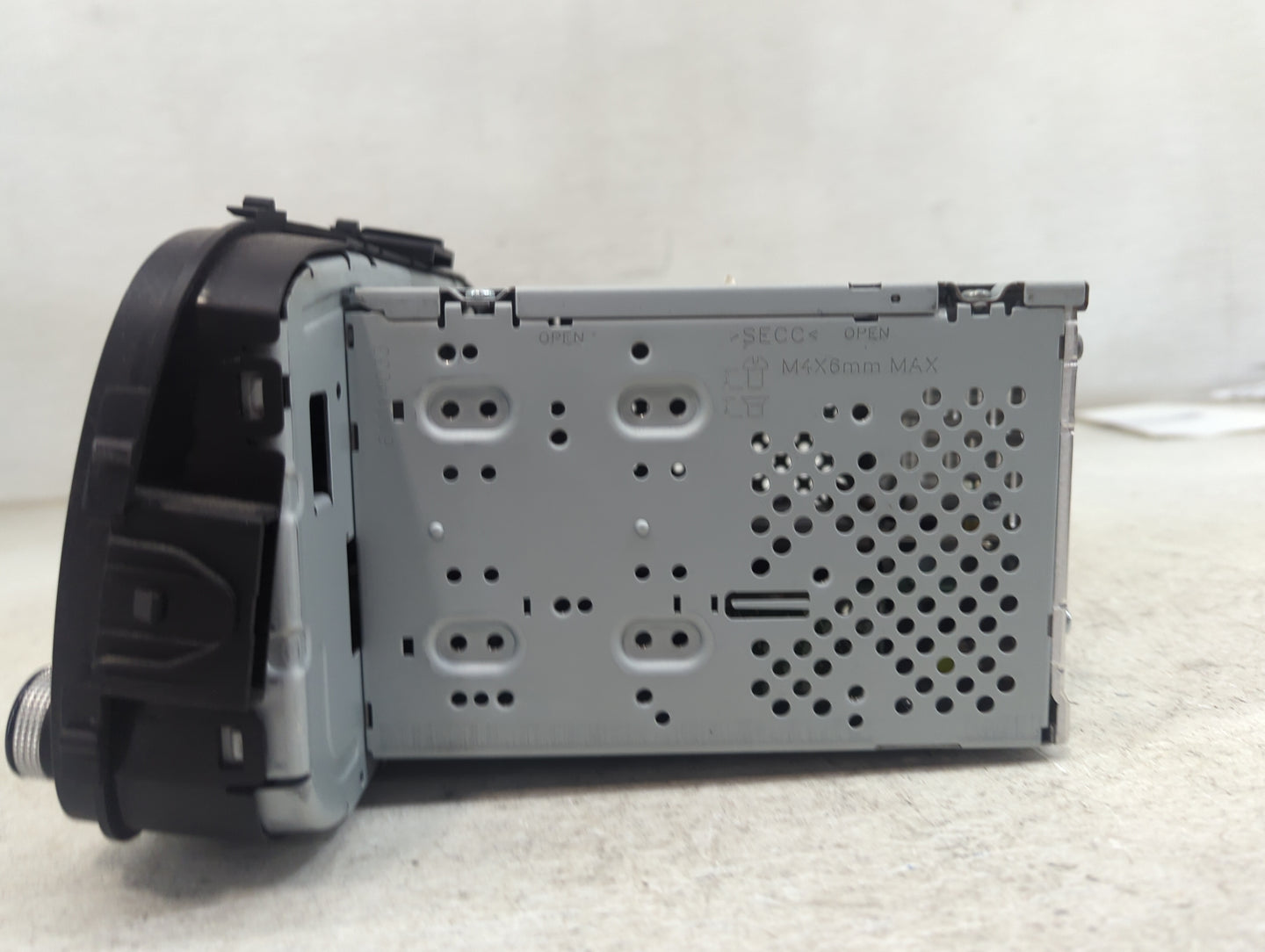 2014-2016 Kia Soul Radio AM FM Cd Player Receiver Replacement P/N:96170-B2090CA AM1A0B2AN Fits Fits 2014 2015 2016 OEM Used 
