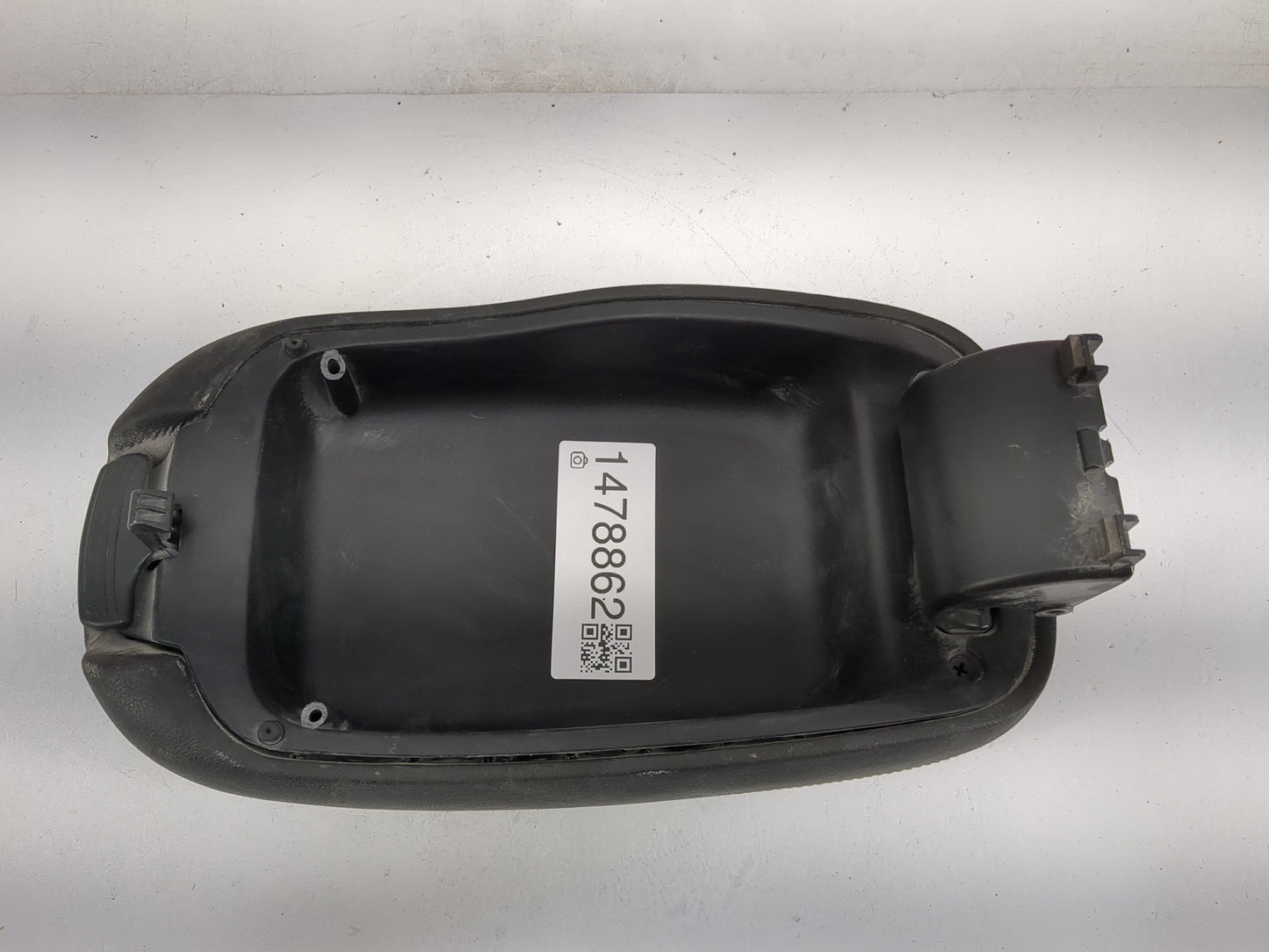 2016 Kia Soul Center Console Armrest Cover Lid Fits OEM Used Auto Parts - Oemusedautoparts1.com