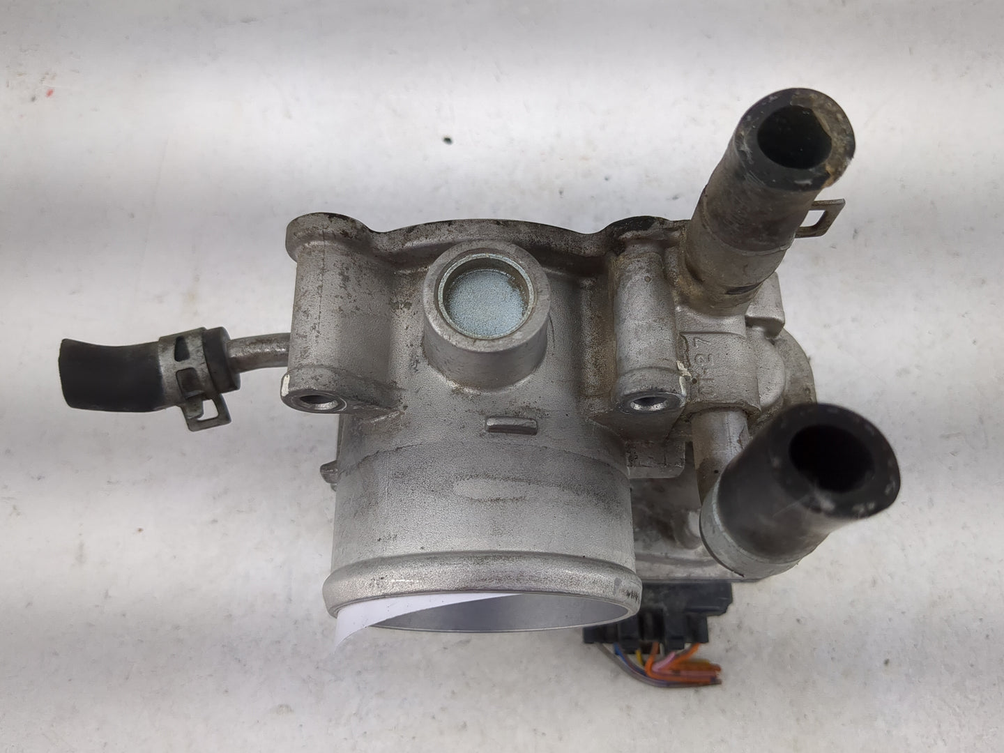 2012-2019 Kia Soul Throttle Body P/N:35100-2B300 5304 01B22 Fits Fits 2012 2013 2014 2015 2016 2017 2018 2019 OEM Used Auto 