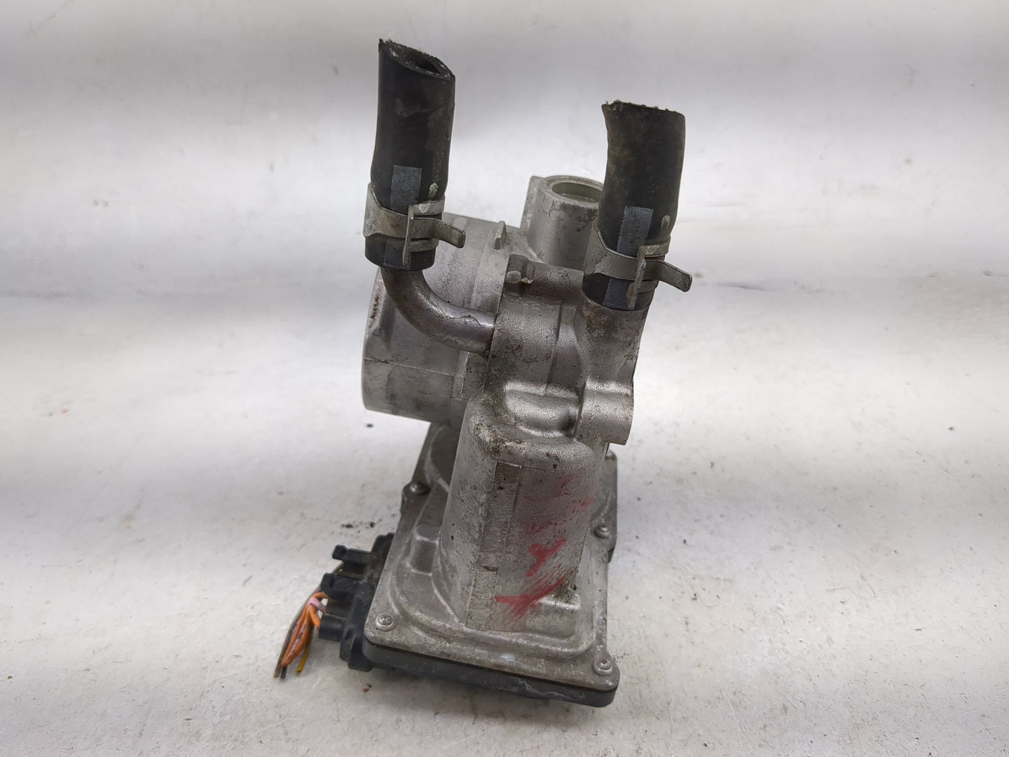 2012-2019 Kia Soul Throttle Body P/N:35100-2B300 5304 01B22 Fits Fits 2012 2013 2014 2015 2016 2017 2018 2019 OEM Used Auto 