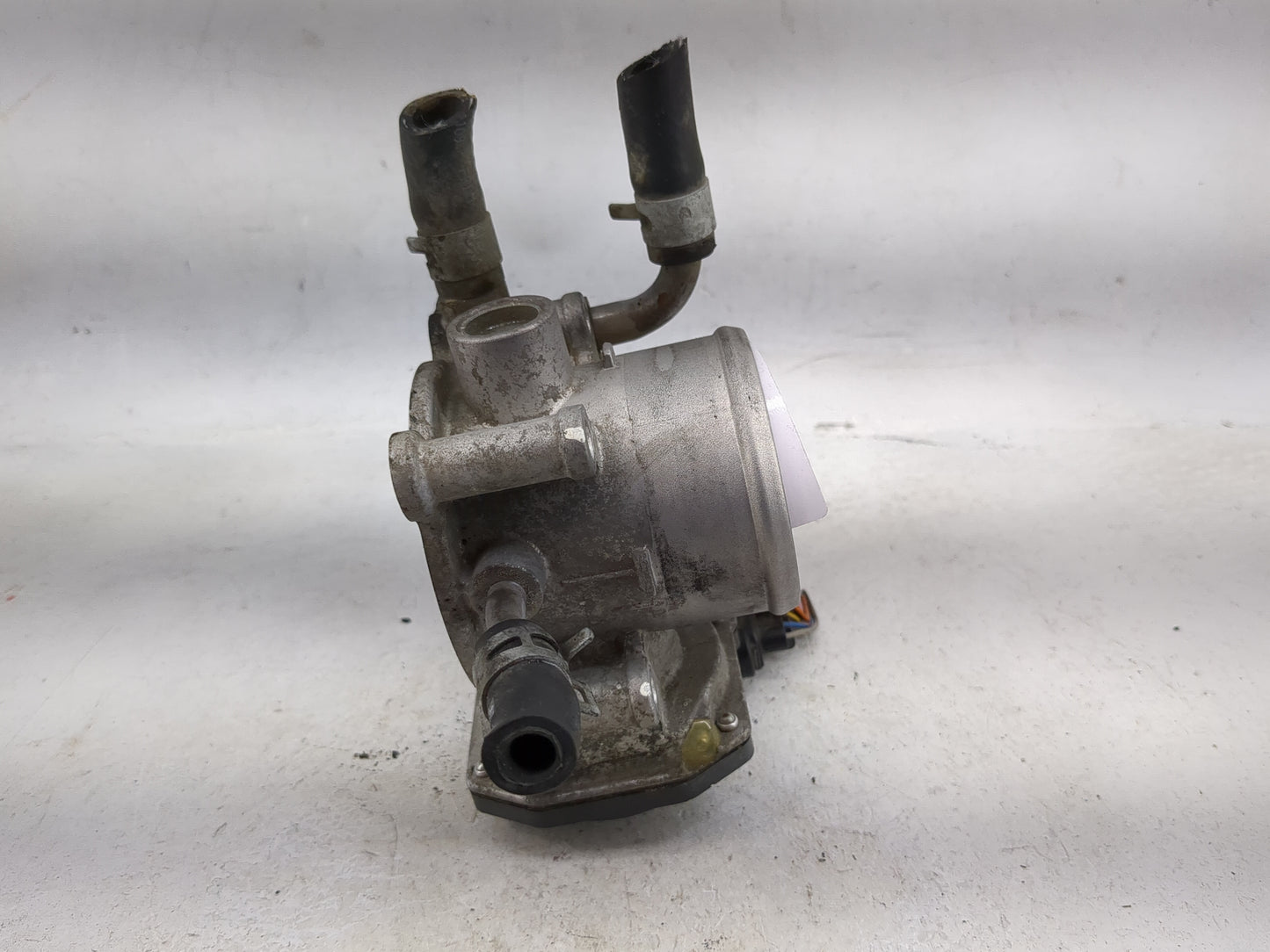 2012-2019 Kia Soul Throttle Body P/N:35100-2B300 5304 01B22 Fits Fits 2012 2013 2014 2015 2016 2017 2018 2019 OEM Used Auto 