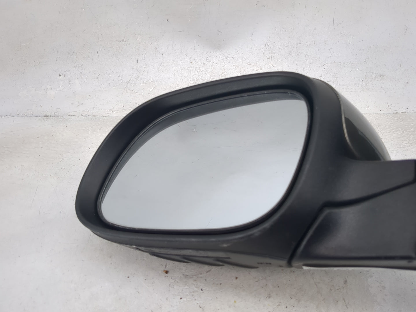 2014-2019 Kia Soul Driver Side View Mirror - Left Door Mirror OEM Used - Oemusedautoparts1.com