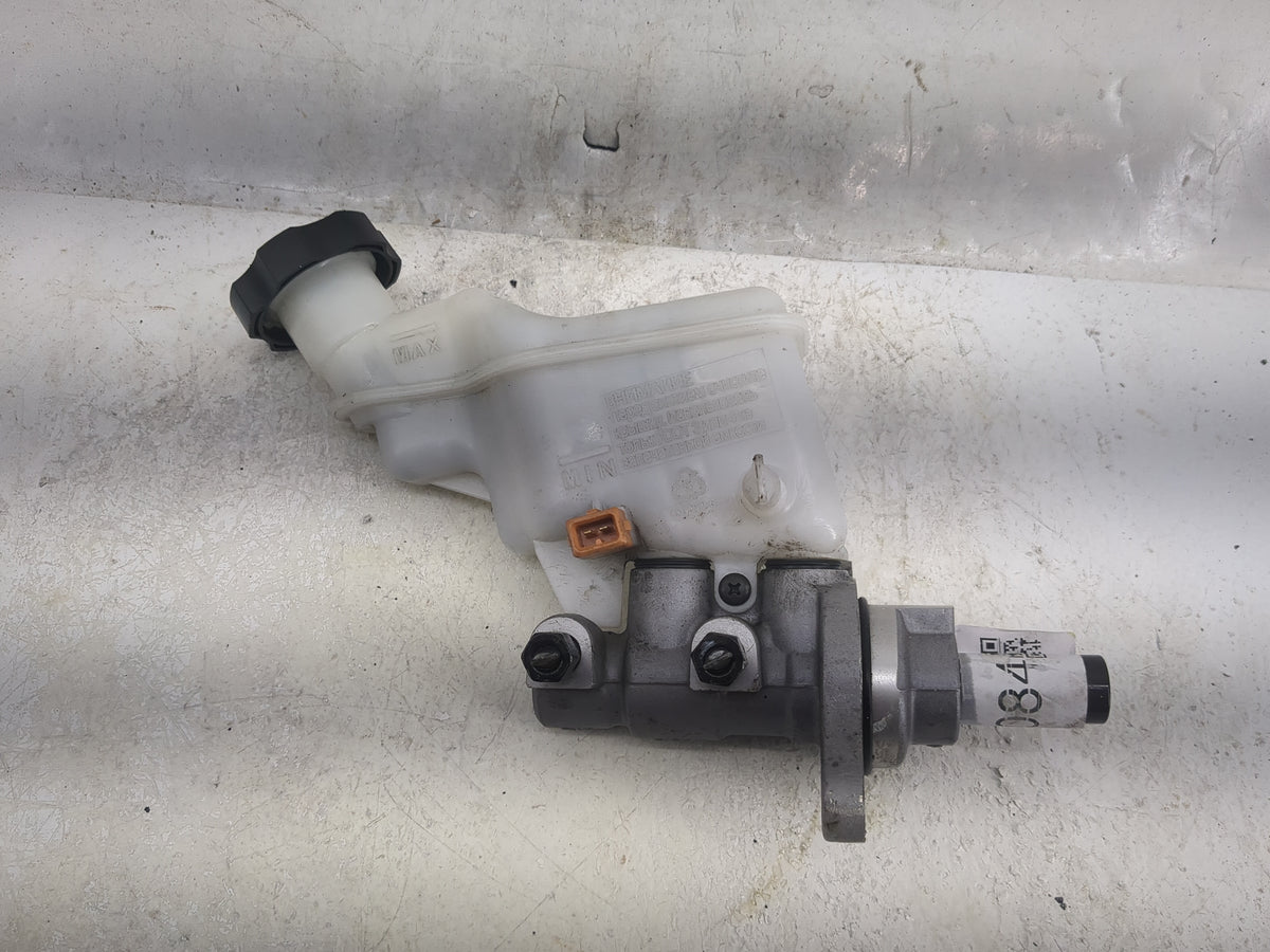 2014-2016 Kia Soul Brake Master Cylinder 1498084 - Oemusedautoparts1.com