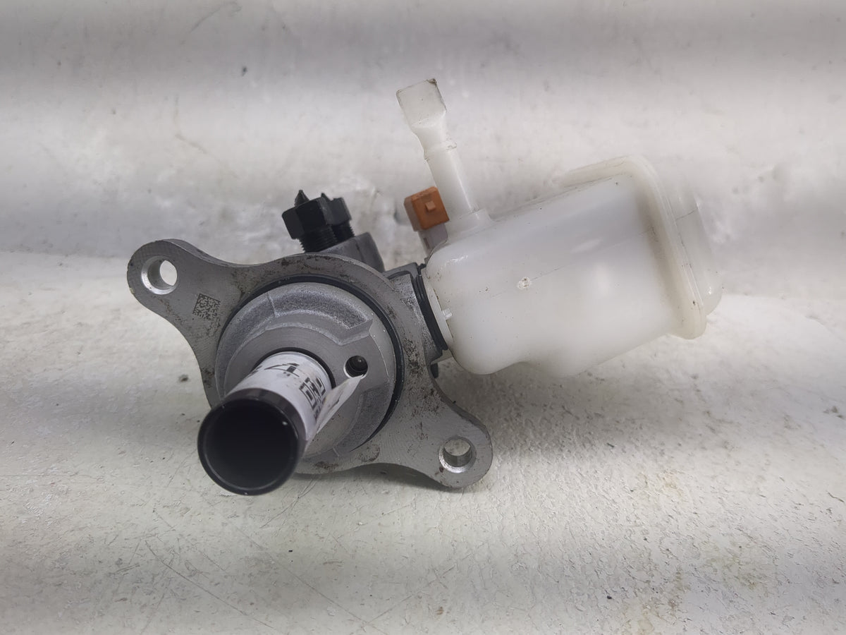 2014-2016 Kia Soul Brake Master Cylinder 1498084 - Oemusedautoparts1.com