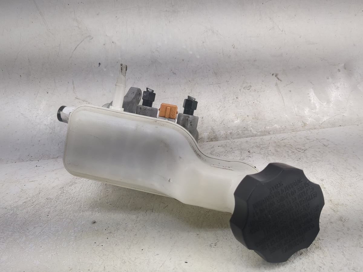 2014-2016 Kia Soul Brake Master Cylinder 1498084 - Oemusedautoparts1.com